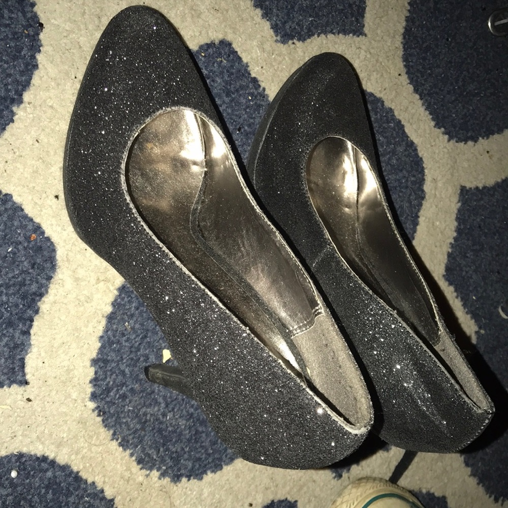Medium rise heels